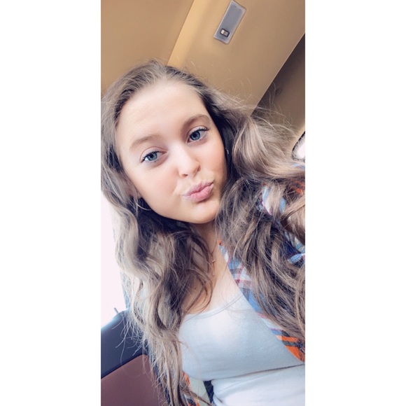 Meet your Posher, Hannah - Picture 1 of 1